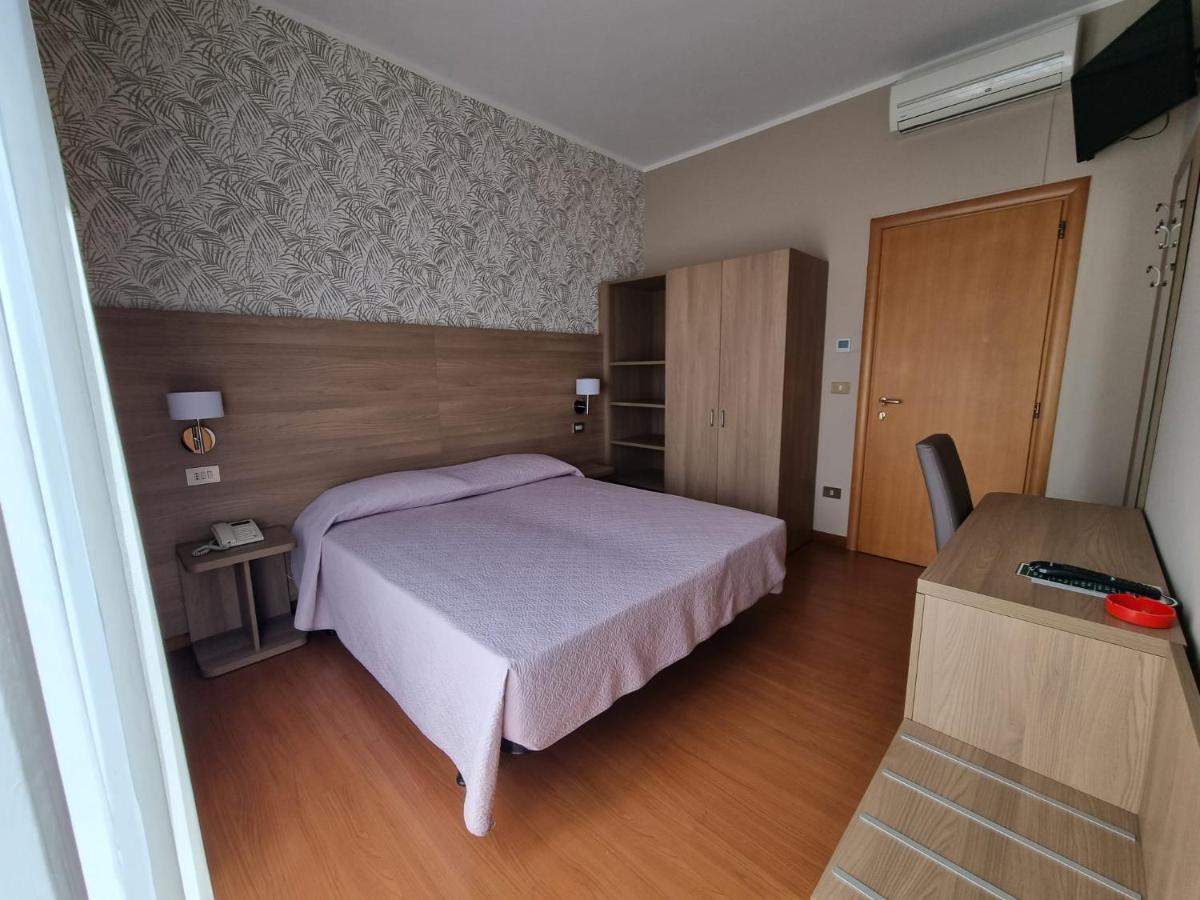 Hotel Fornaci Пескьера-дель-Гарда Экстерьер фото