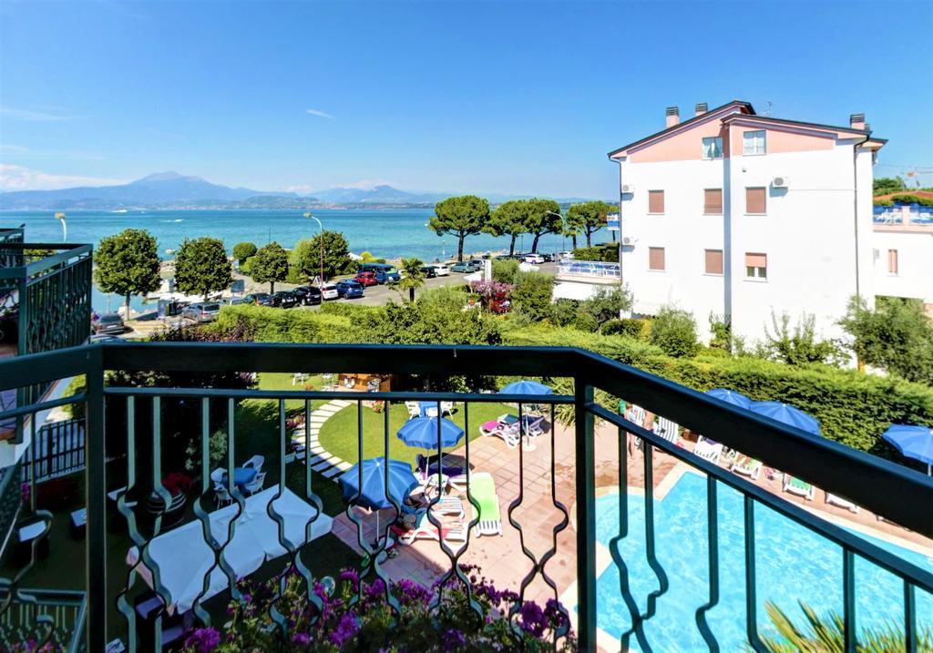 Hotel Fornaci Пескьера-дель-Гарда Экстерьер фото