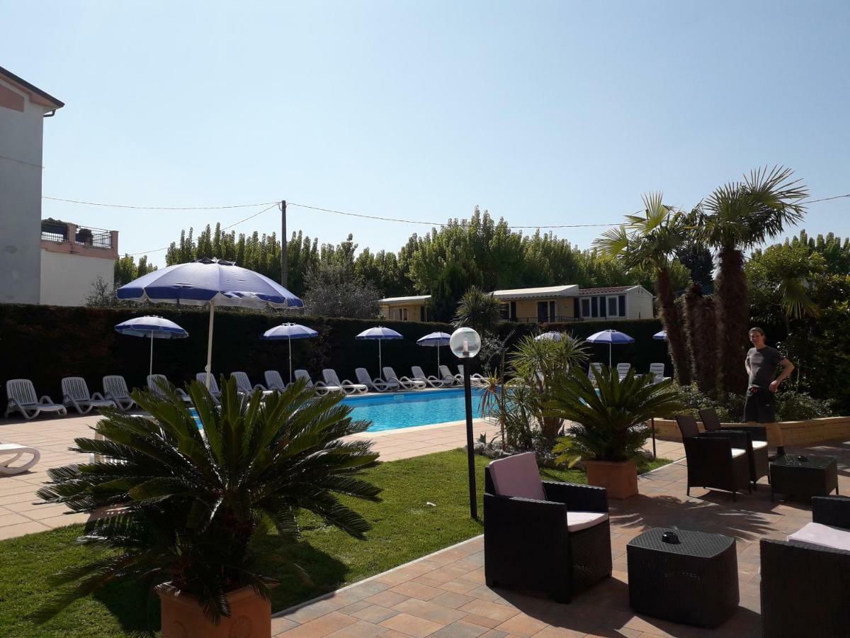 Hotel Fornaci Пескьера-дель-Гарда Экстерьер фото